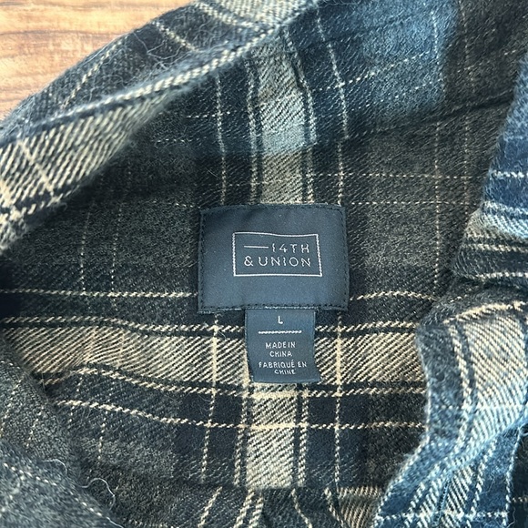 Men’s flannel - Picture 2 of 3